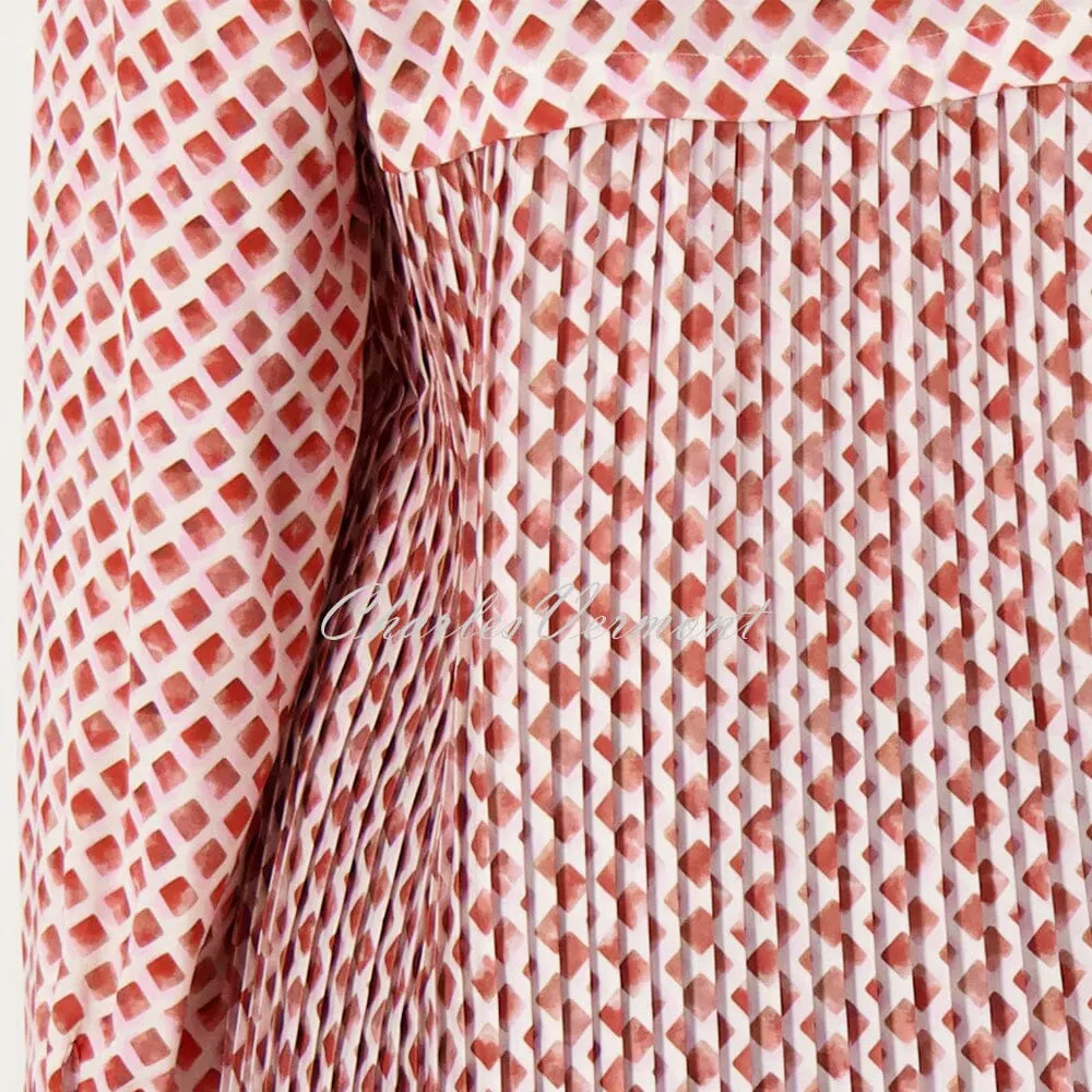 Just White Blouse with Back Pleat Detail – Style J1047